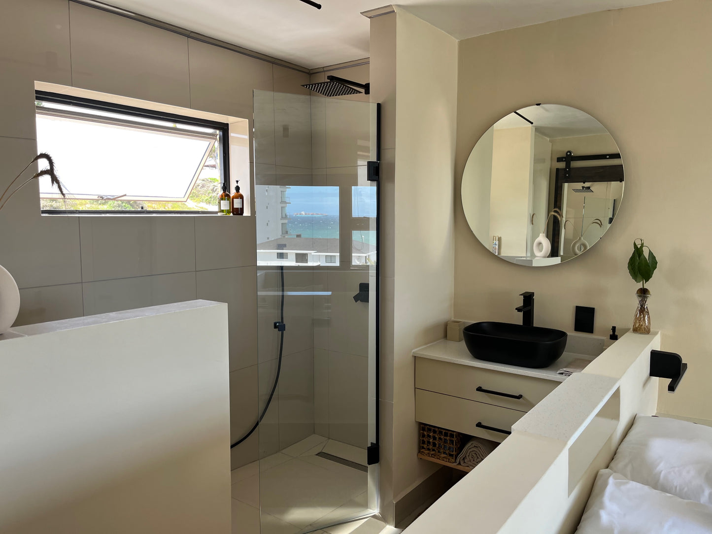 Seacret Whale - Accommodation